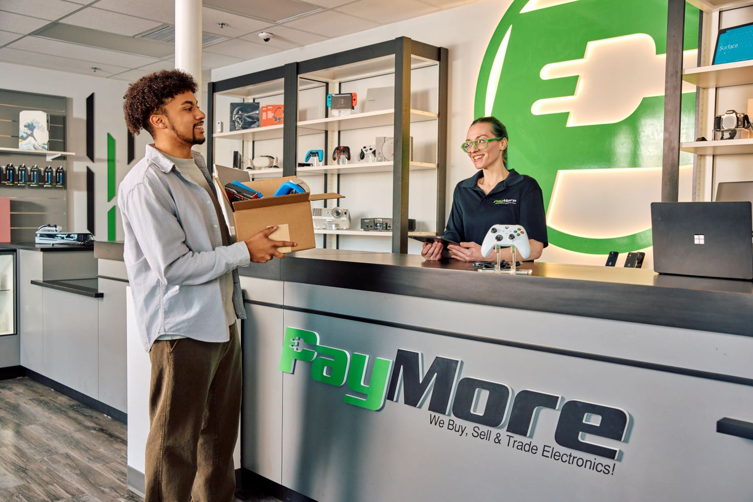 man bringing in electronics to paymore