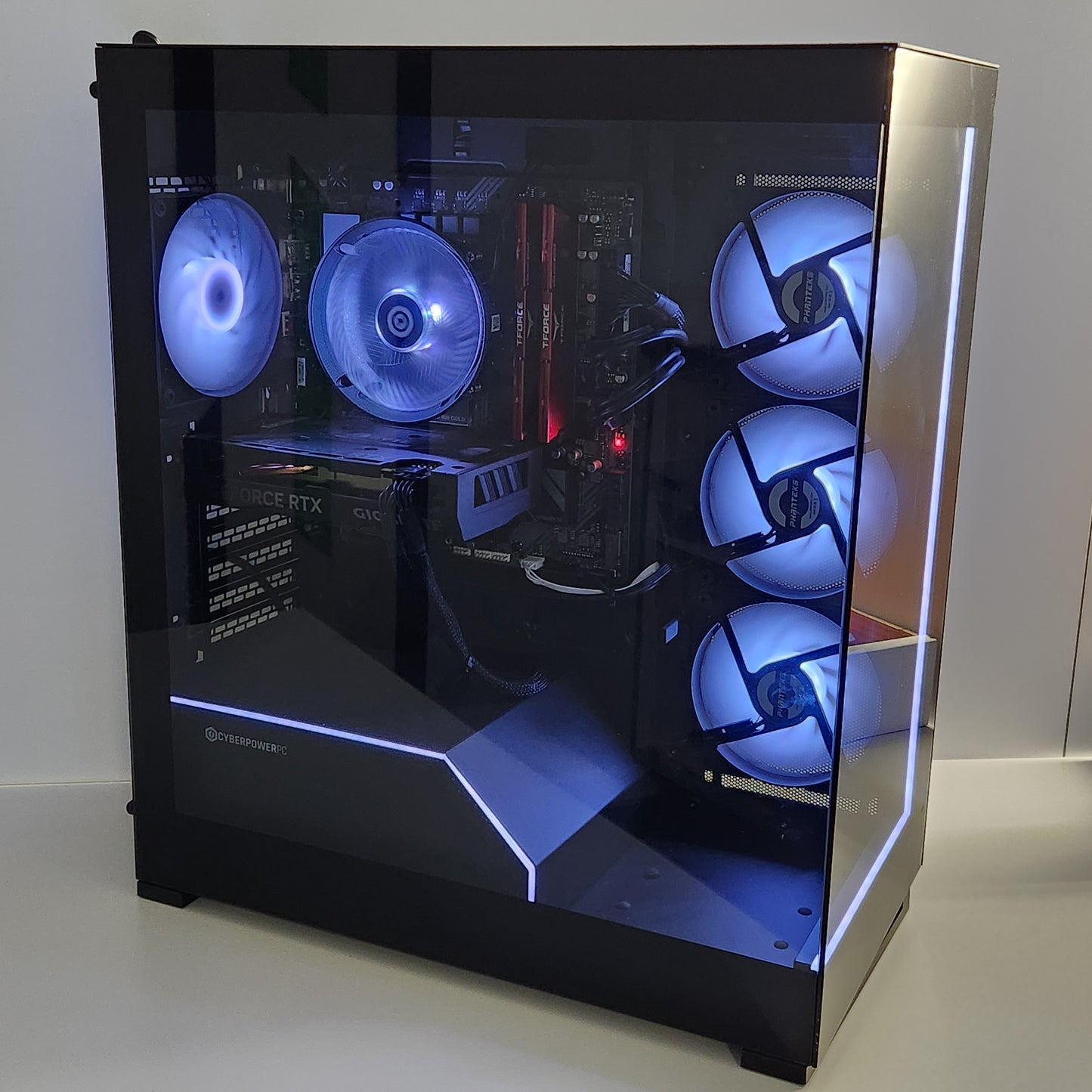 iBuyPower C-Series i5-14400F 2.50GHz 32GB RAM 2TB SSD Gigabyte GeForce RTX 4060