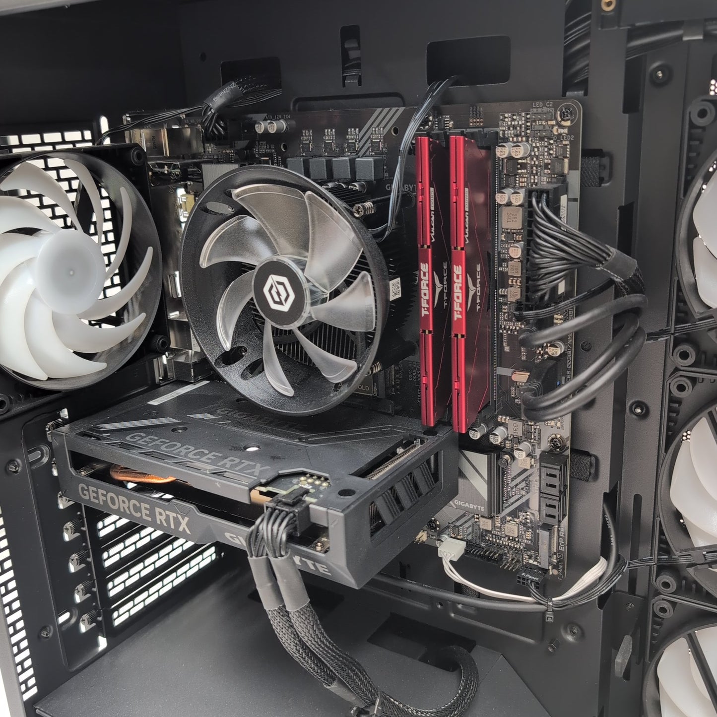 iBuyPower C-Series i5-14400F 2.50GHz 32GB RAM 2TB SSD Gigabyte GeForce RTX 4060