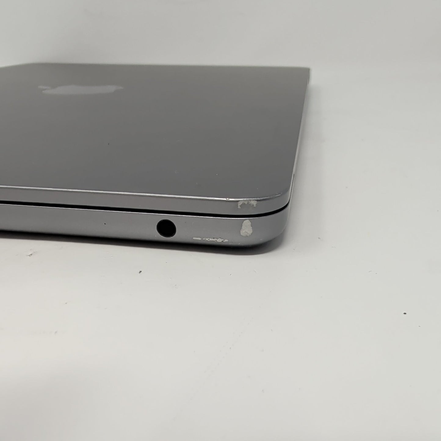 2022 Apple MacBook Air 13.6" M2 8C GPU 3.5GHz 16GB RAM 256GB SSD A2681